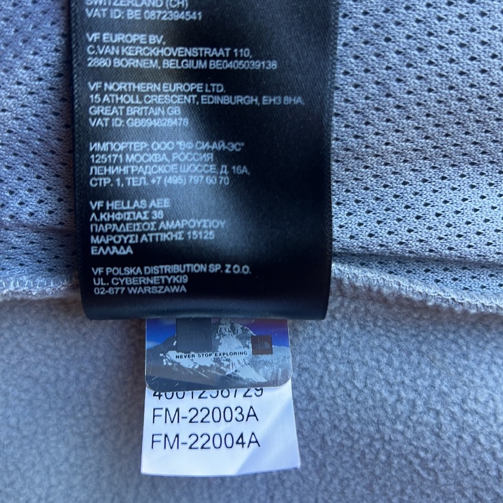 North Face wind proof, breathable and highly water resistant woman’s jacket sz S - Picture 11 of 15